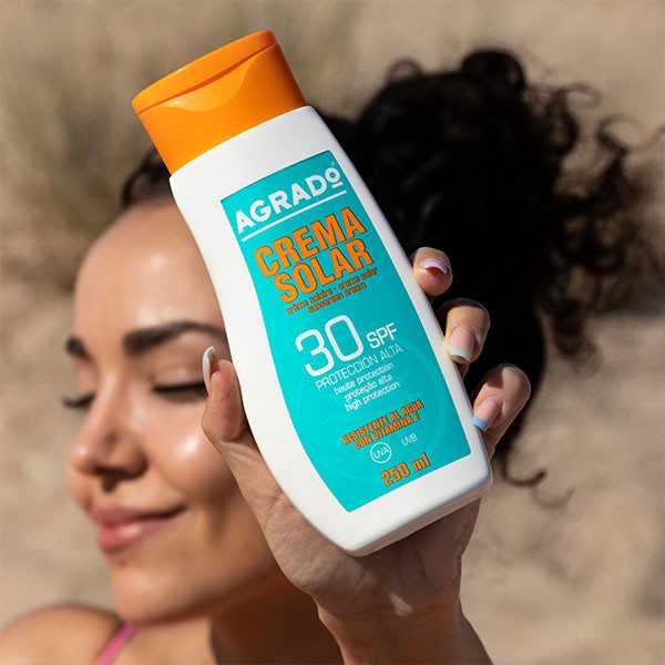 A. CREMA SOLAR SPF 30