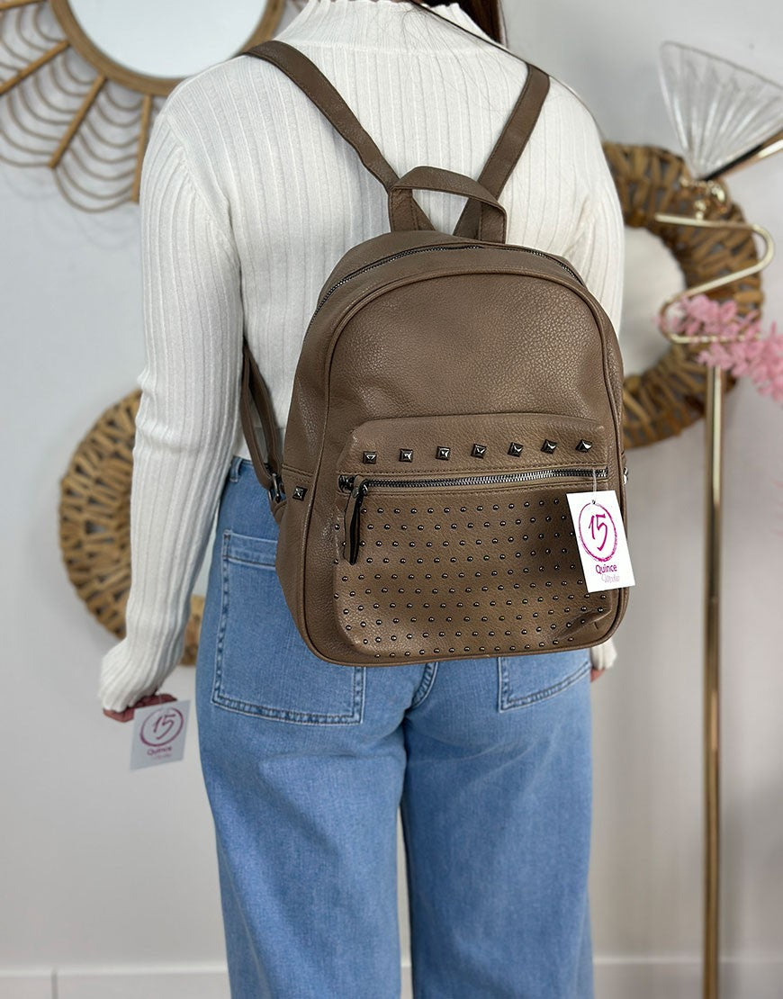 MOCHILA TACHUELAS