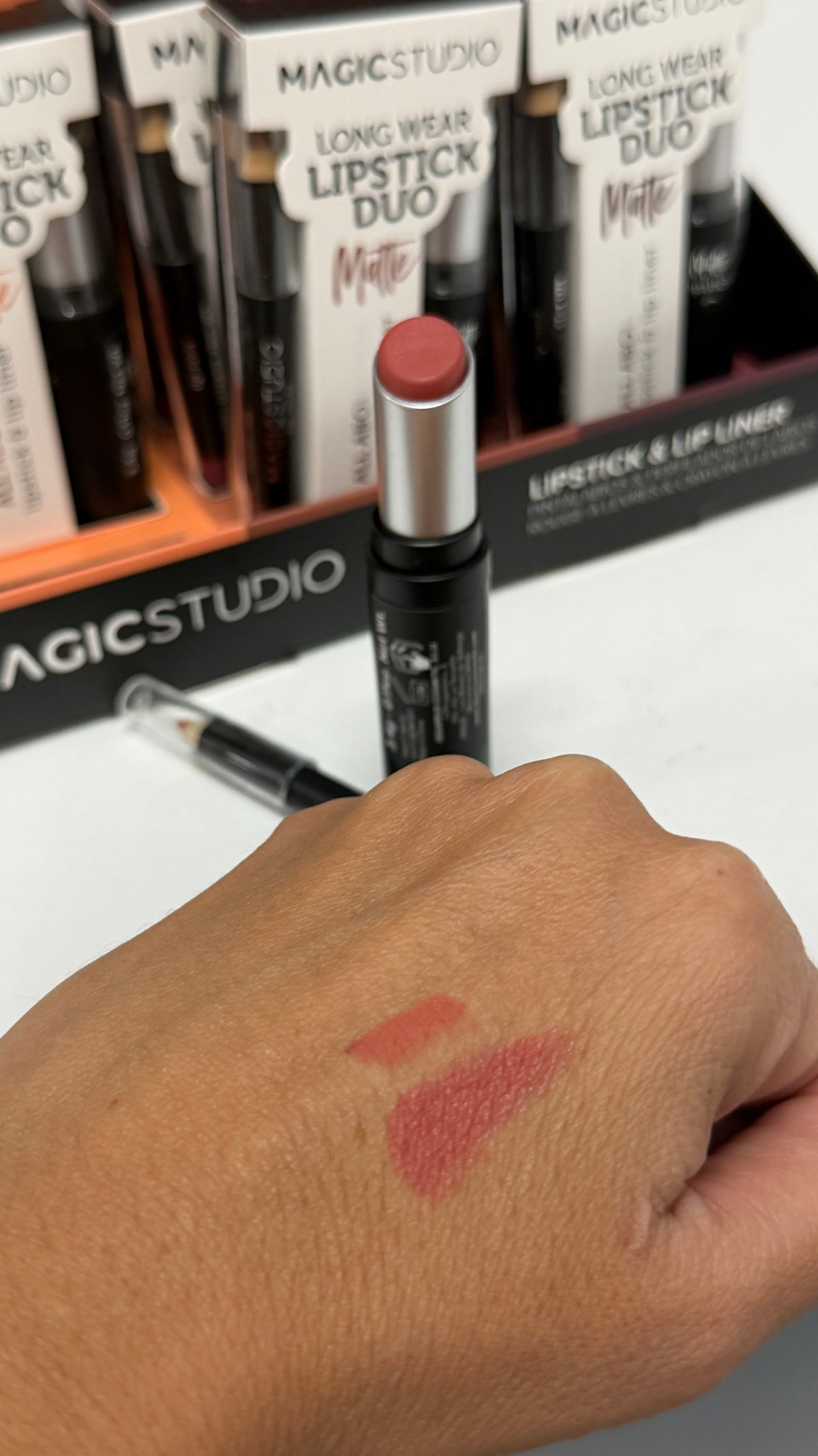 DUO LAPIZ Y BARRA MATTE MAGIC STUDIO