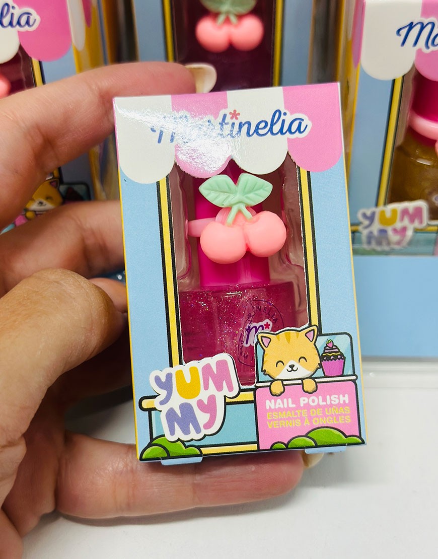 PINTAUÑAS + ANILLO YUMMY MARTINELIA