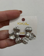 28. PENDIENTES MEDIA FLOR