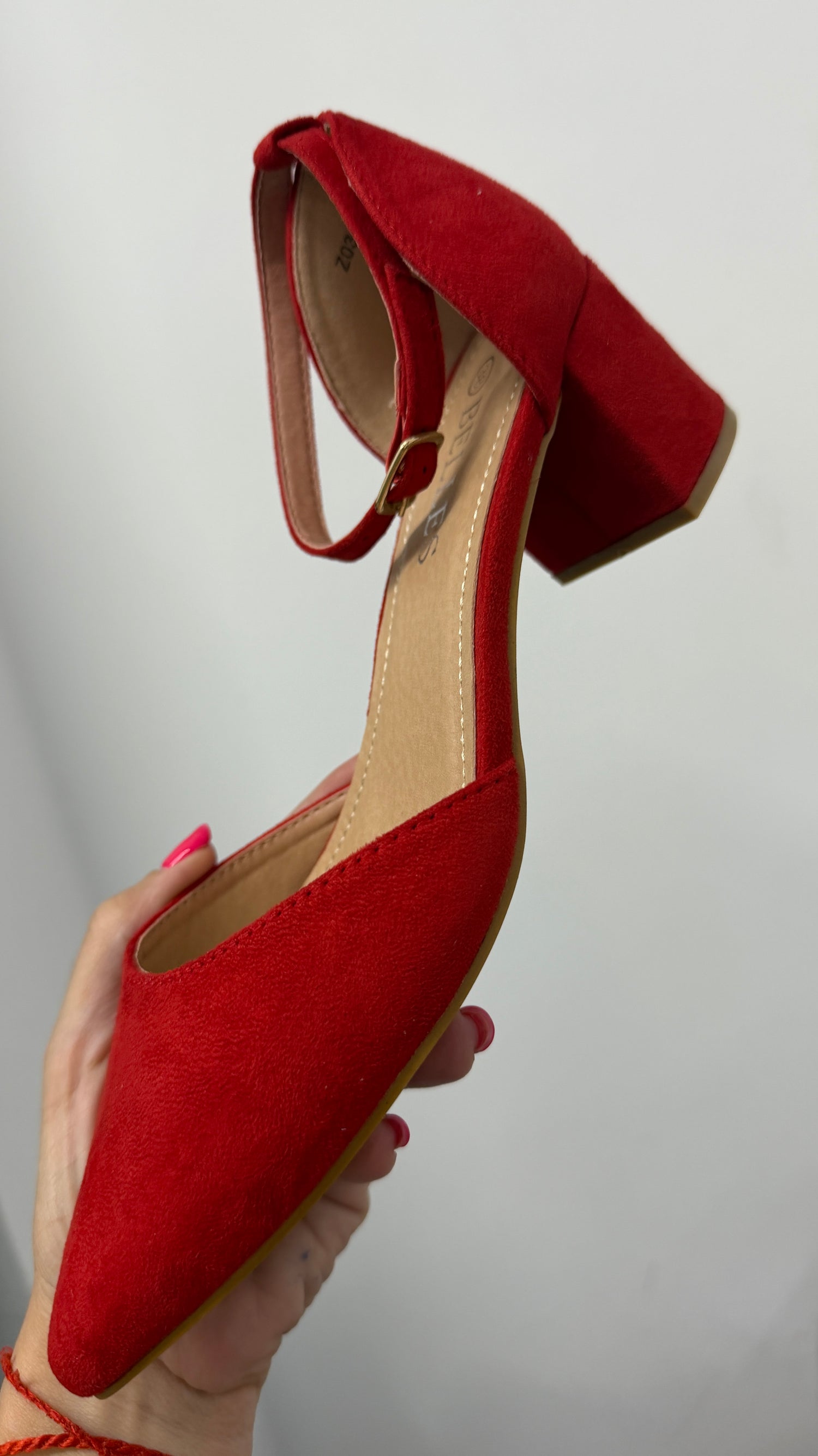 Z031 - SANDALIA TACON