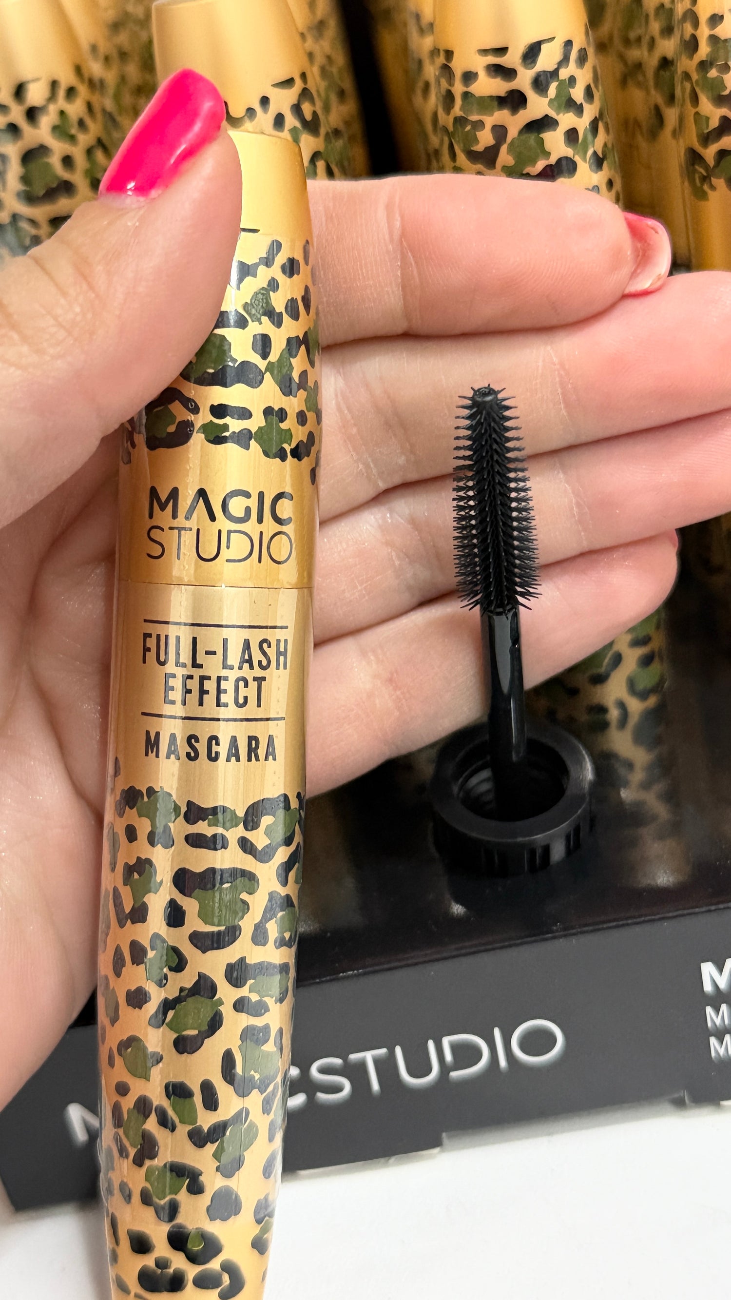 MASCARA MAXIMO VOLUME MAGIC STUDIO