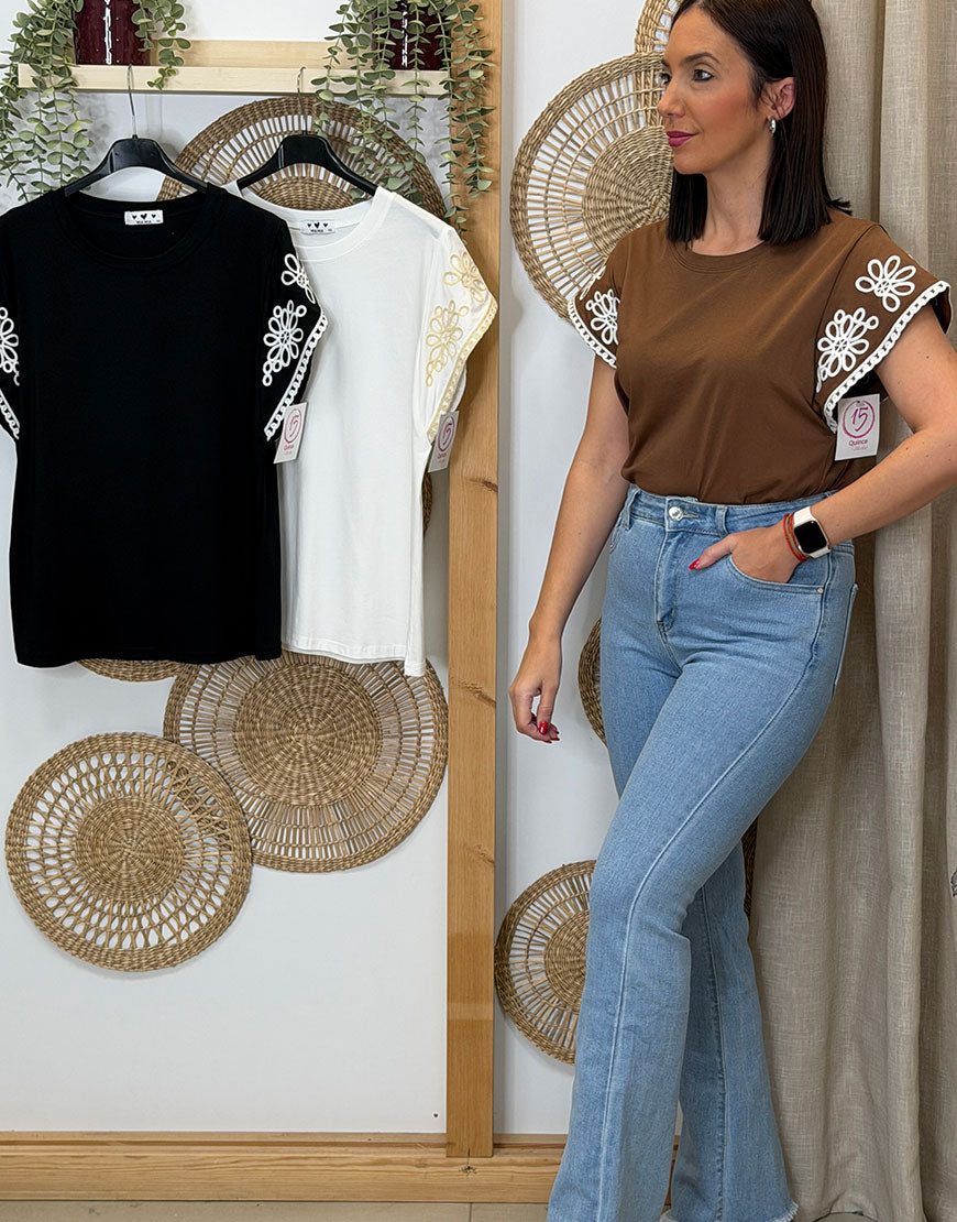 CAMISETA BORDADA COQUETTE
