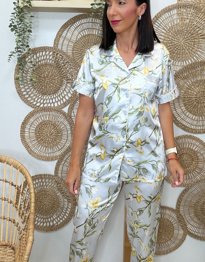 PIJAMA FLORES SATEN
