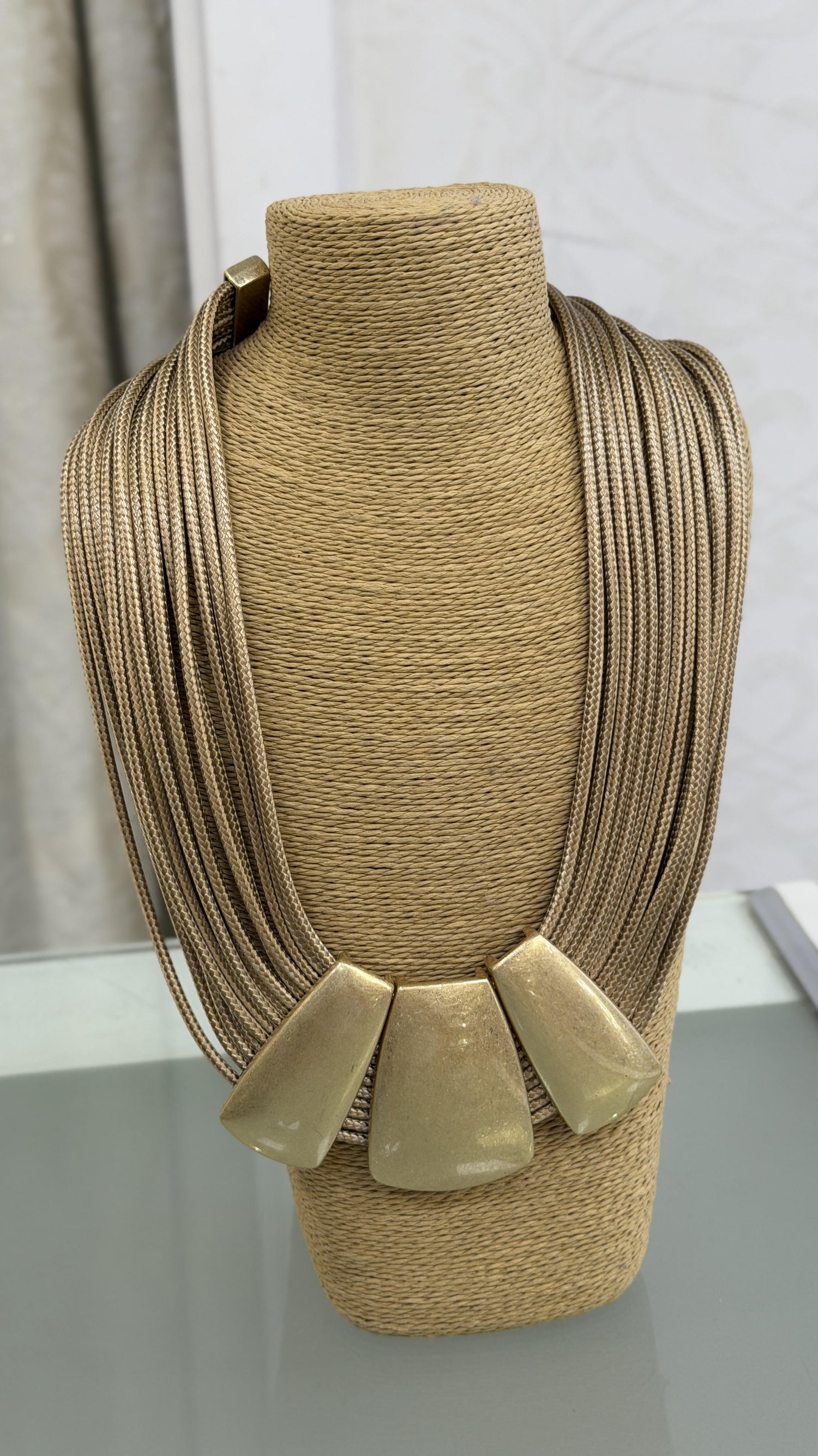 13. COLLAR