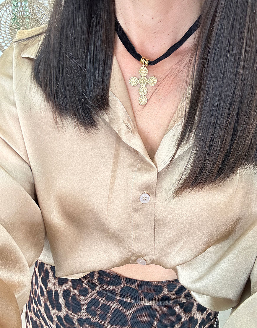 COLLAR CRUZ TERCIOPELO