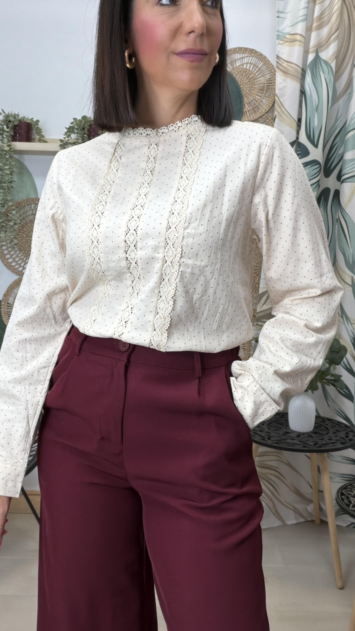 BLUSA LUNARITOS Y ENCAJE