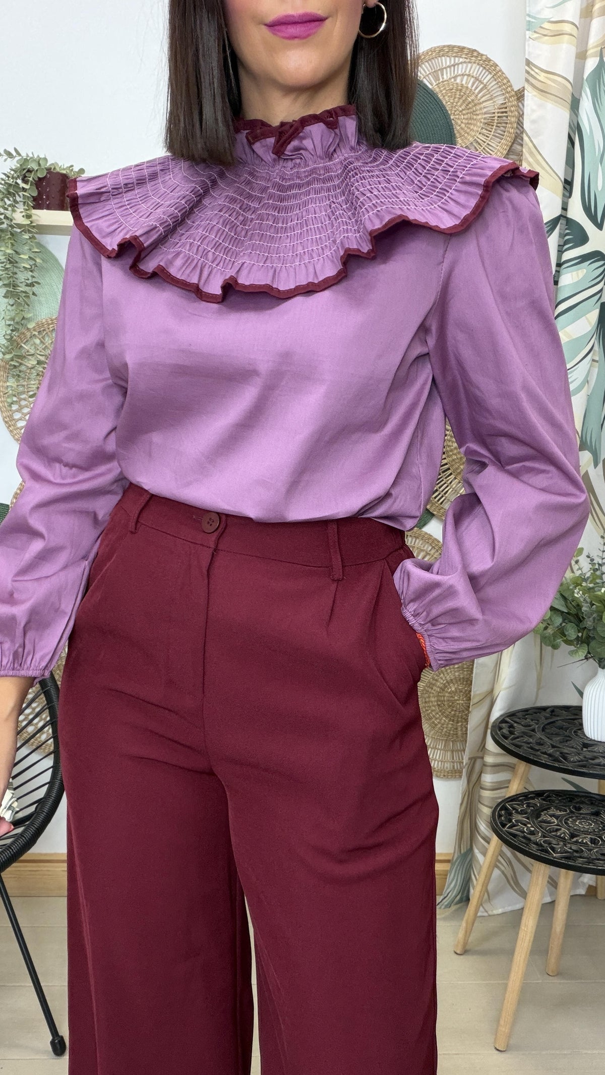 CAMISA CUELLO CON RIBETE BURDEOS