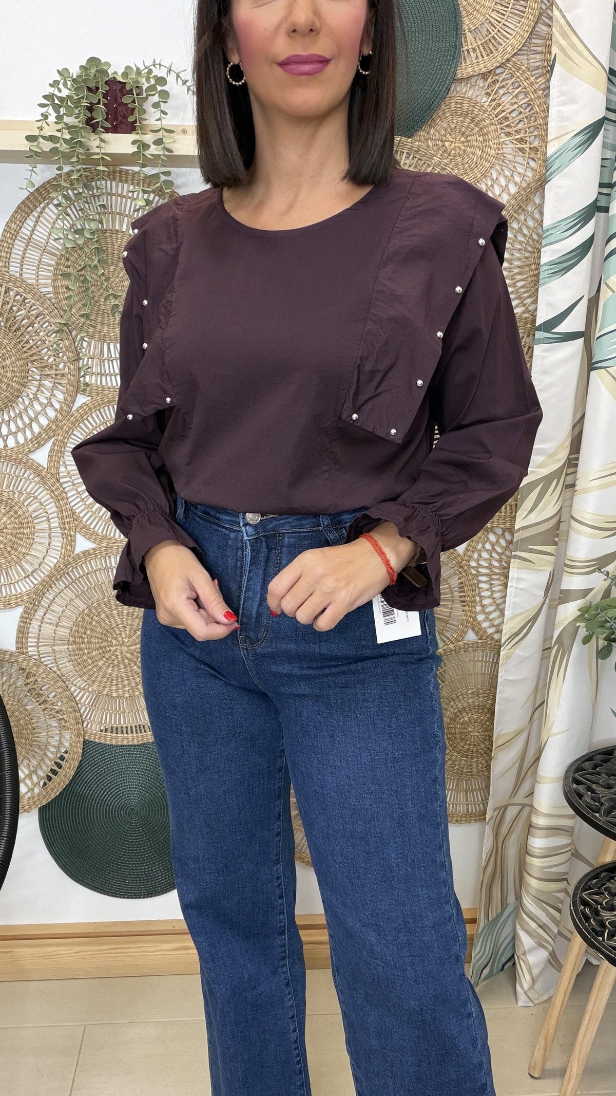 BLUSA VOLANTITO Y TACHAS